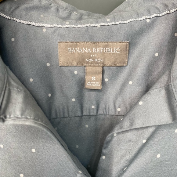 Banana Republic Silver and white Polka dot button down. Size 8 - Picture 4 of 8